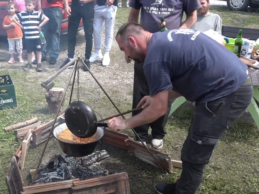 “Gorski vukovi” organizovali takmičenje u kuvanju vojničkog pasulja