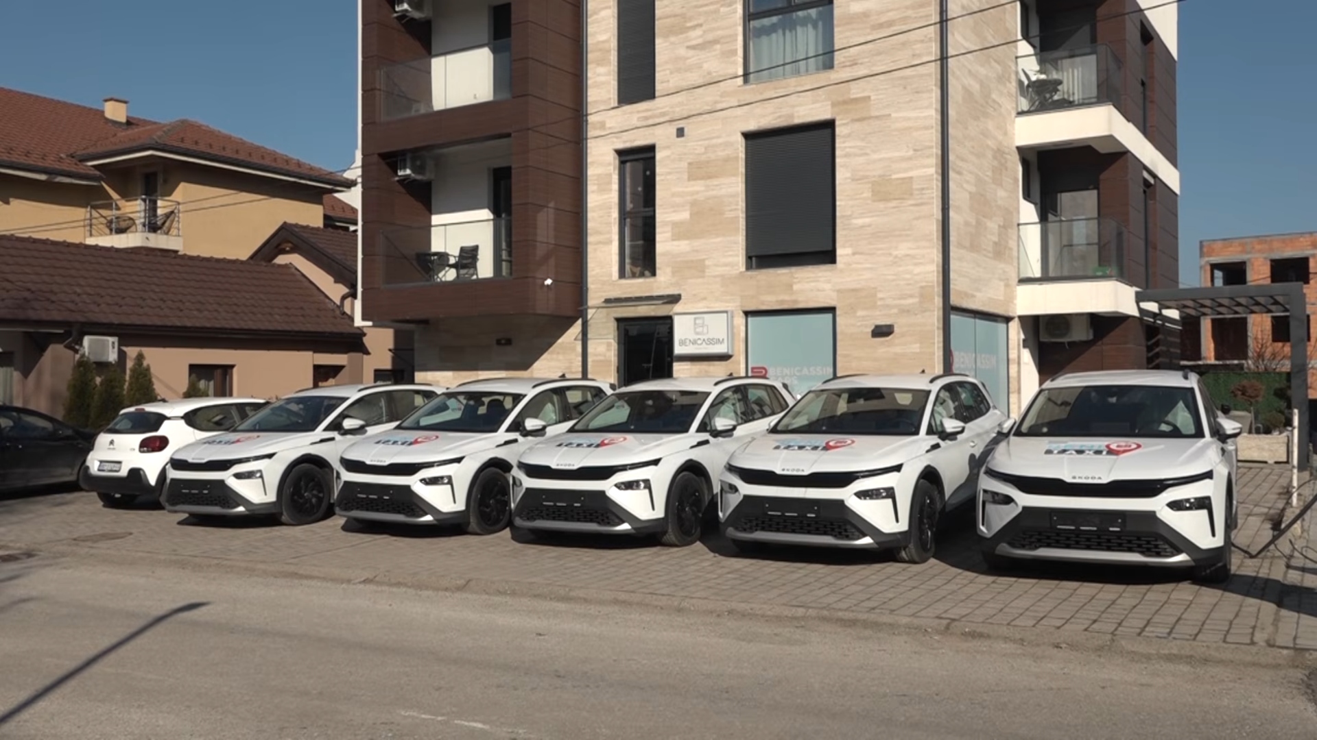 DO AERODROMA, MANASTIRA ILI MORA SIGURNO SA BENI TAKSIJEM